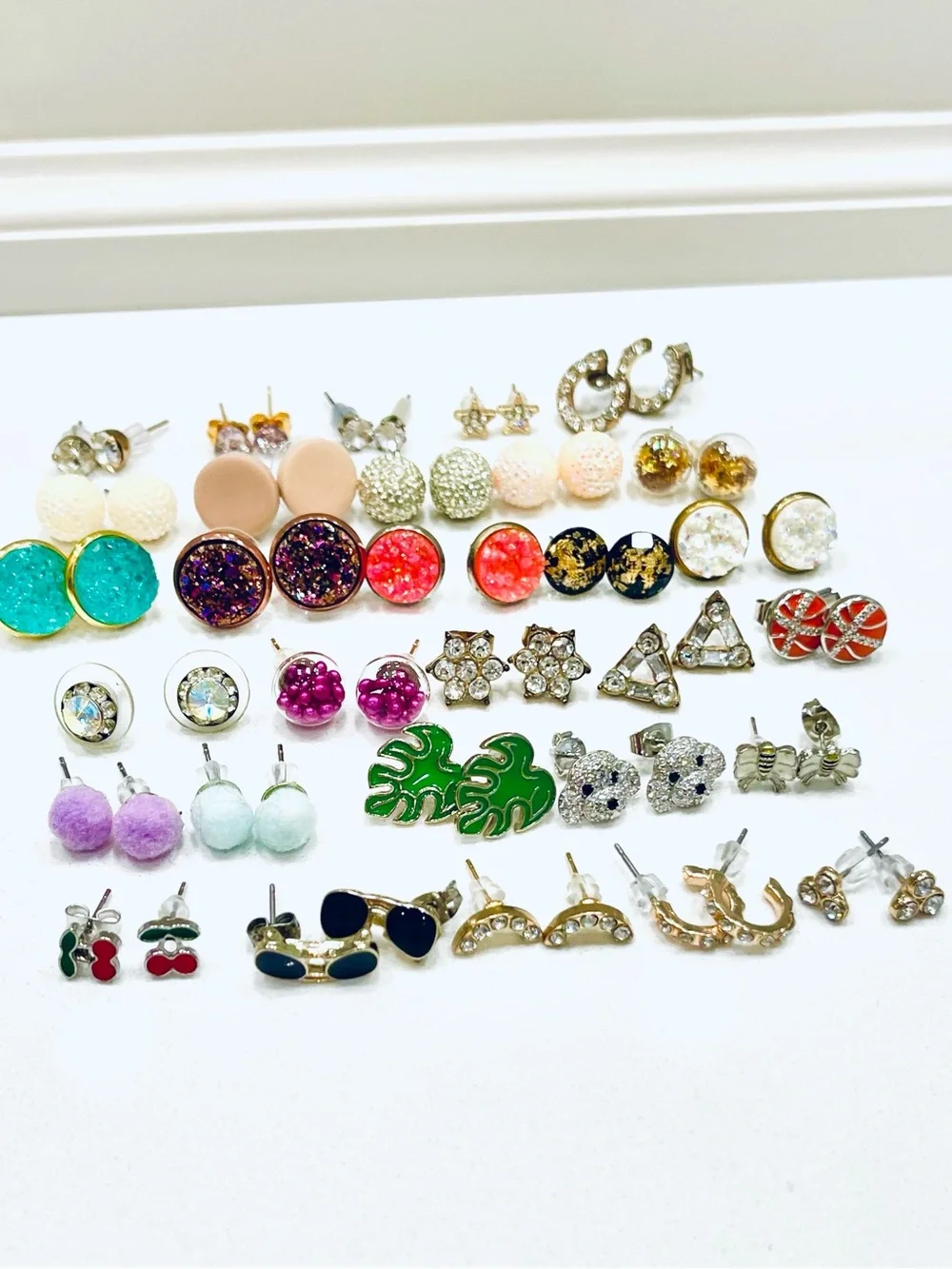 Girls Earrings 30 Pairs EUC